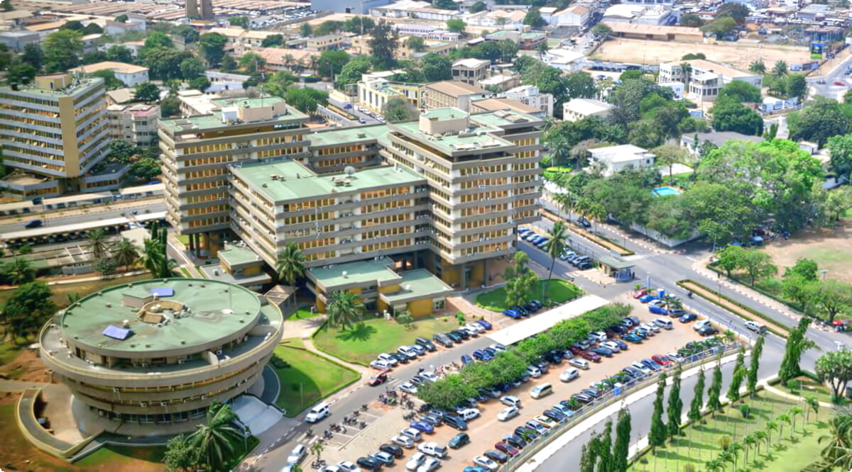 Nuestros servicios de alquiler de coches ofrecen una diversa selección de vehículos en Lomé.